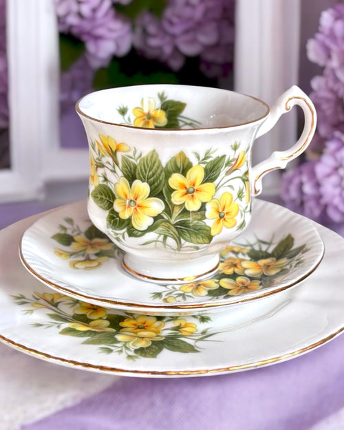 Zestaw śniadaniowy porcelana kostna paragon w kwiaty prymulki