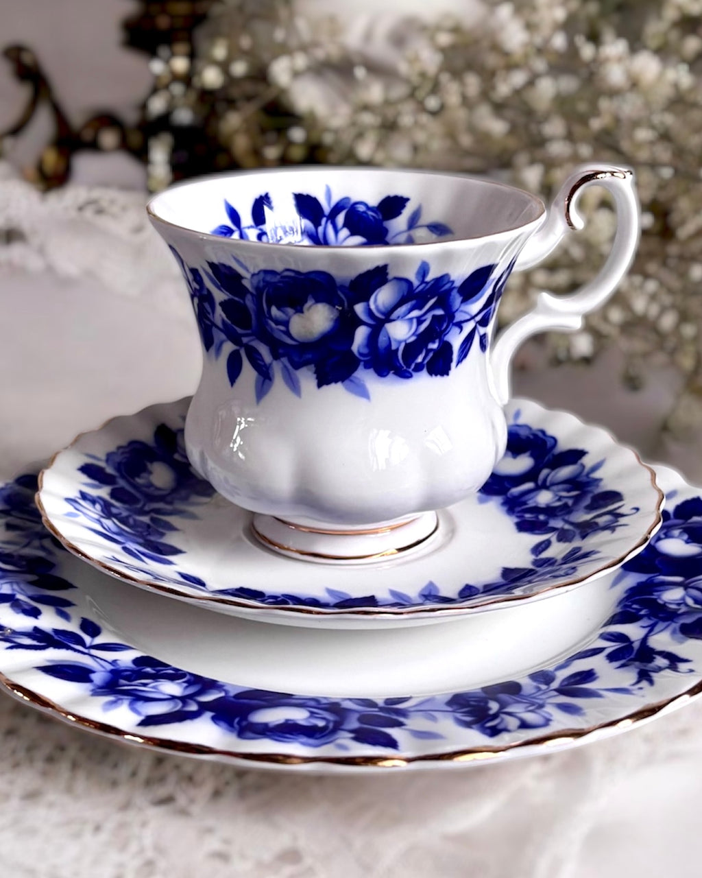 zestaw sniadaniowy porcelana Royal Albert w kobaltowe róże 