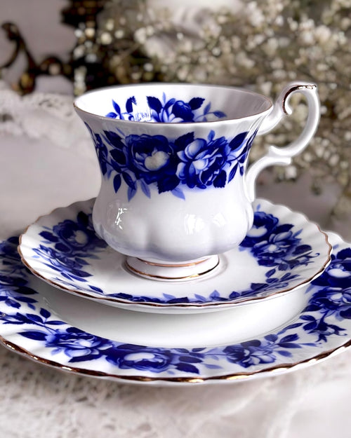 zestaw sniadaniowy porcelana Royal Albert w kobaltowe róże 
